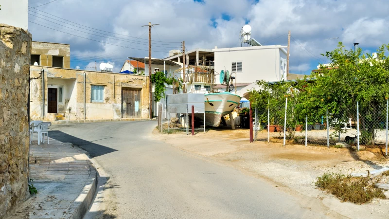 Stroll in the Old Town of Paphos