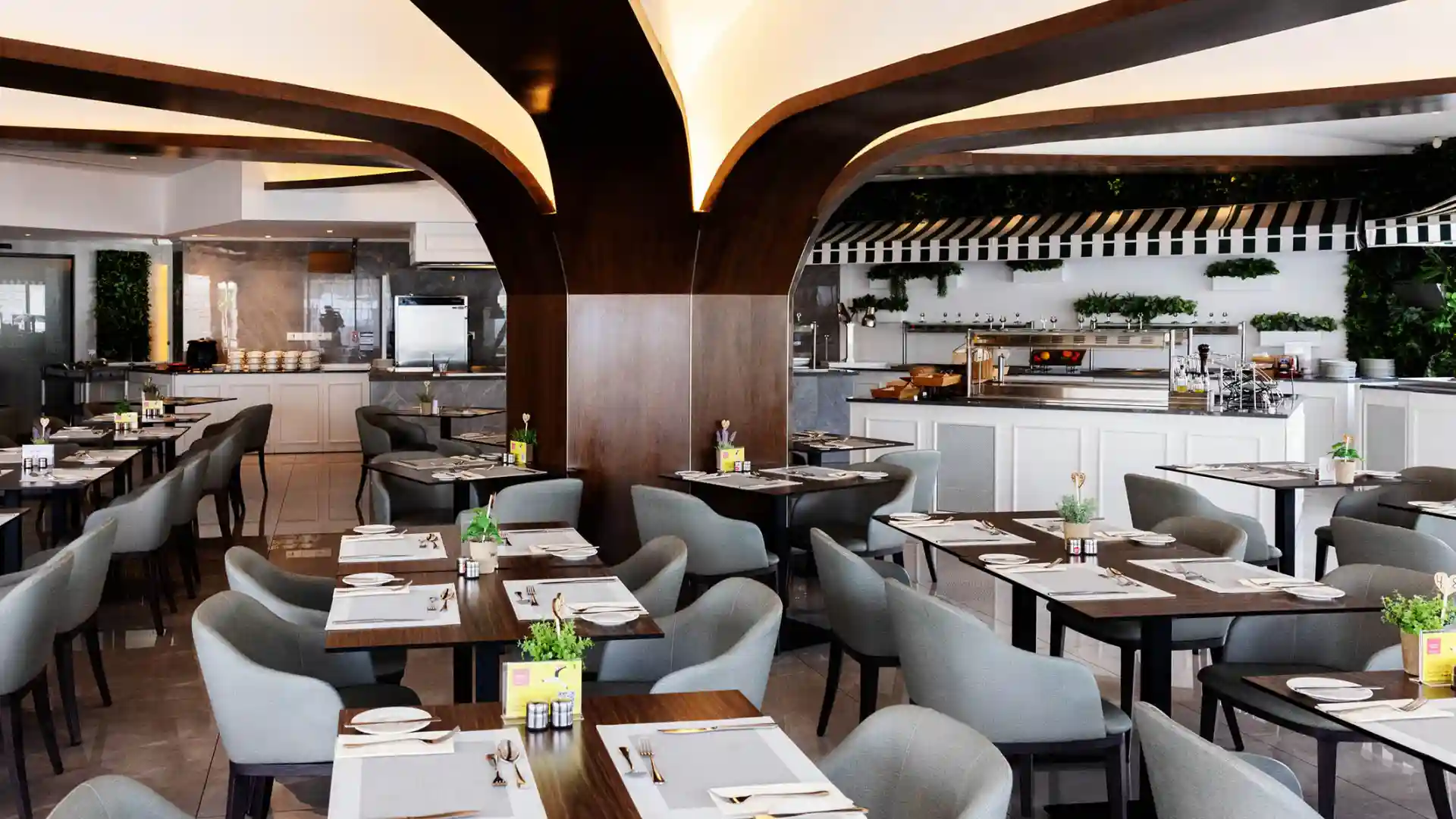 Leonardo Crystal Cove Hotel & Spa by the Sea - Blue Horizon Restaurant