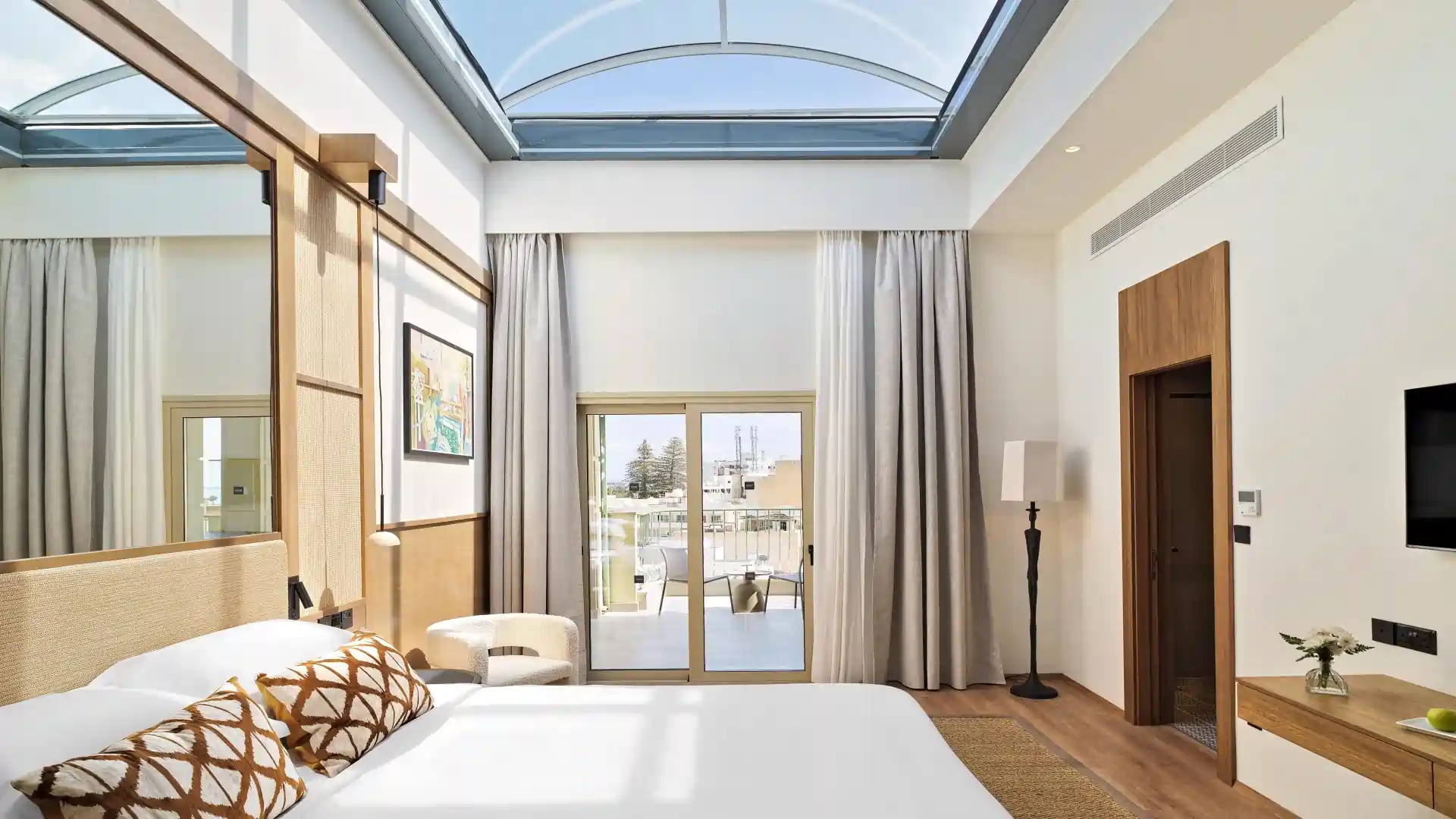 Skylight Suite with Outdoor Hot Tub