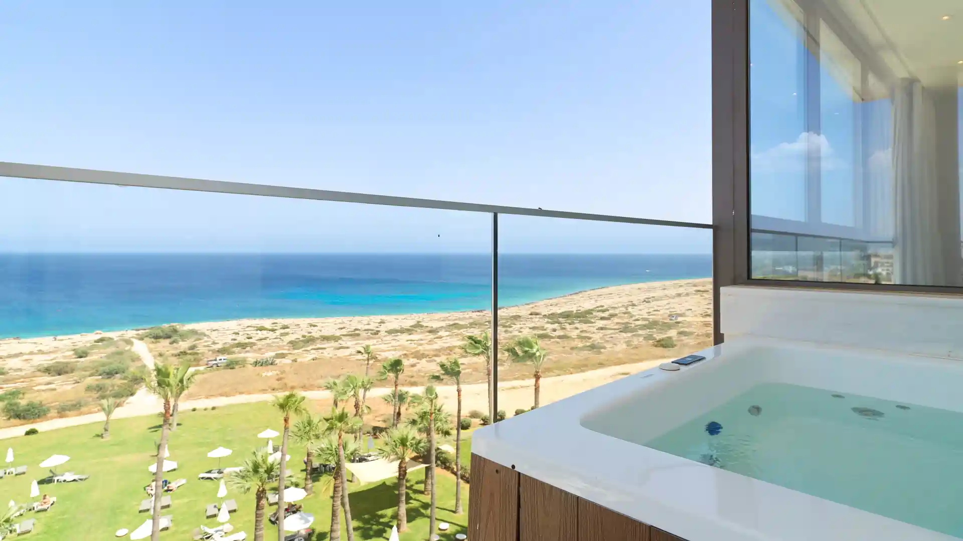 Executive Suite Front Sea View with outdoor hot tub