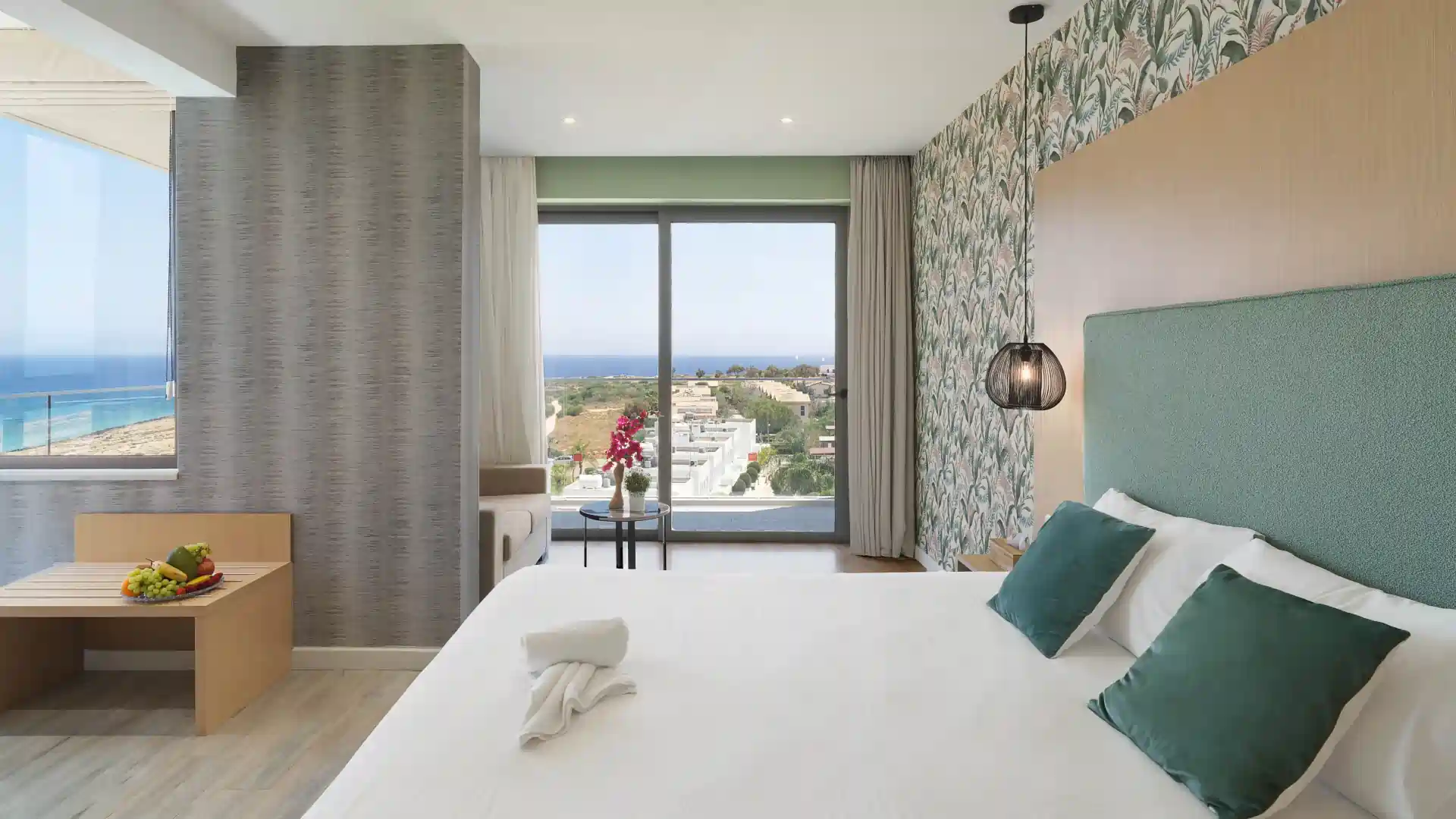 Junior Suite with outdoor hot tub