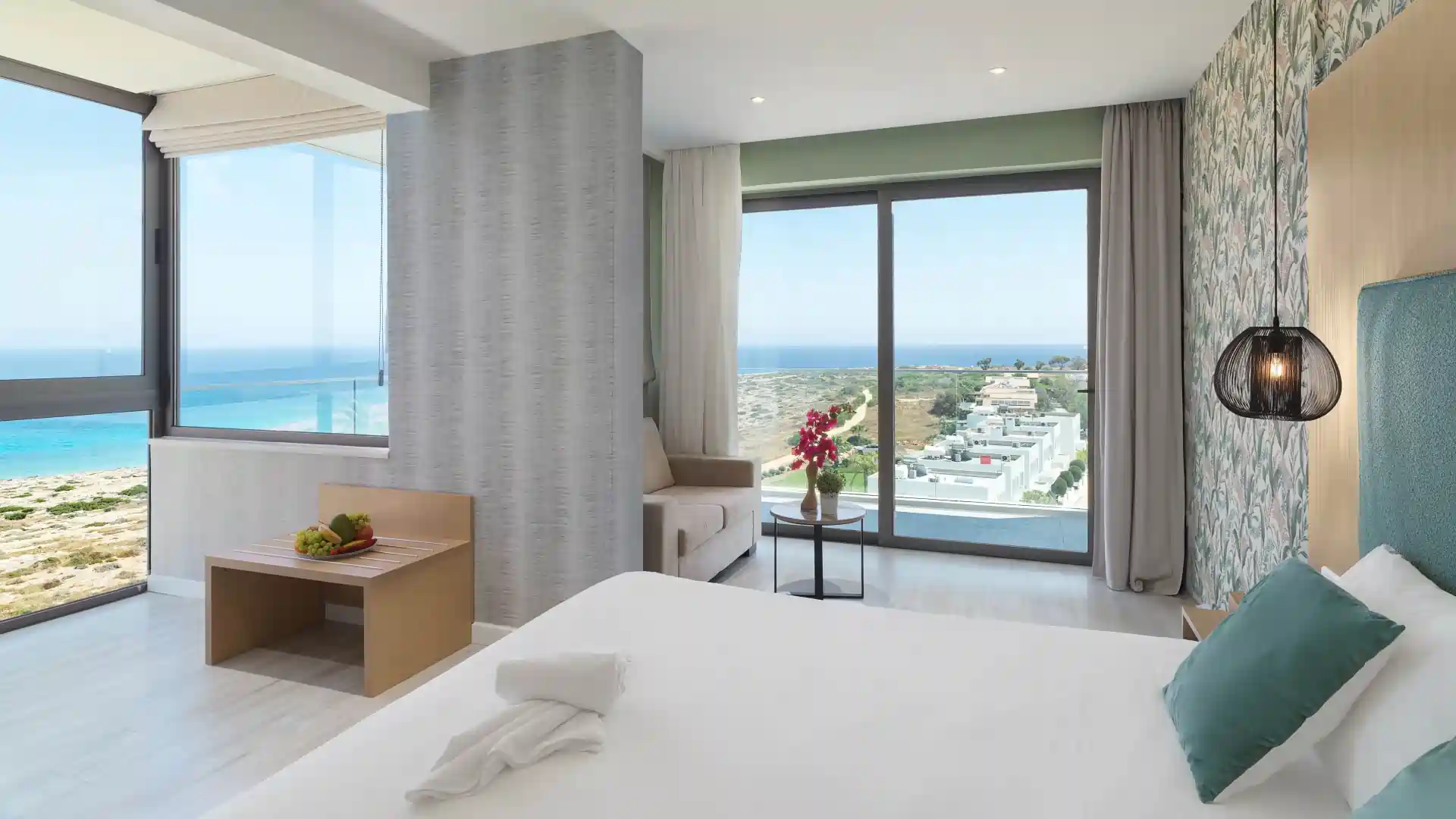 Junior Suite with outdoor hot tub