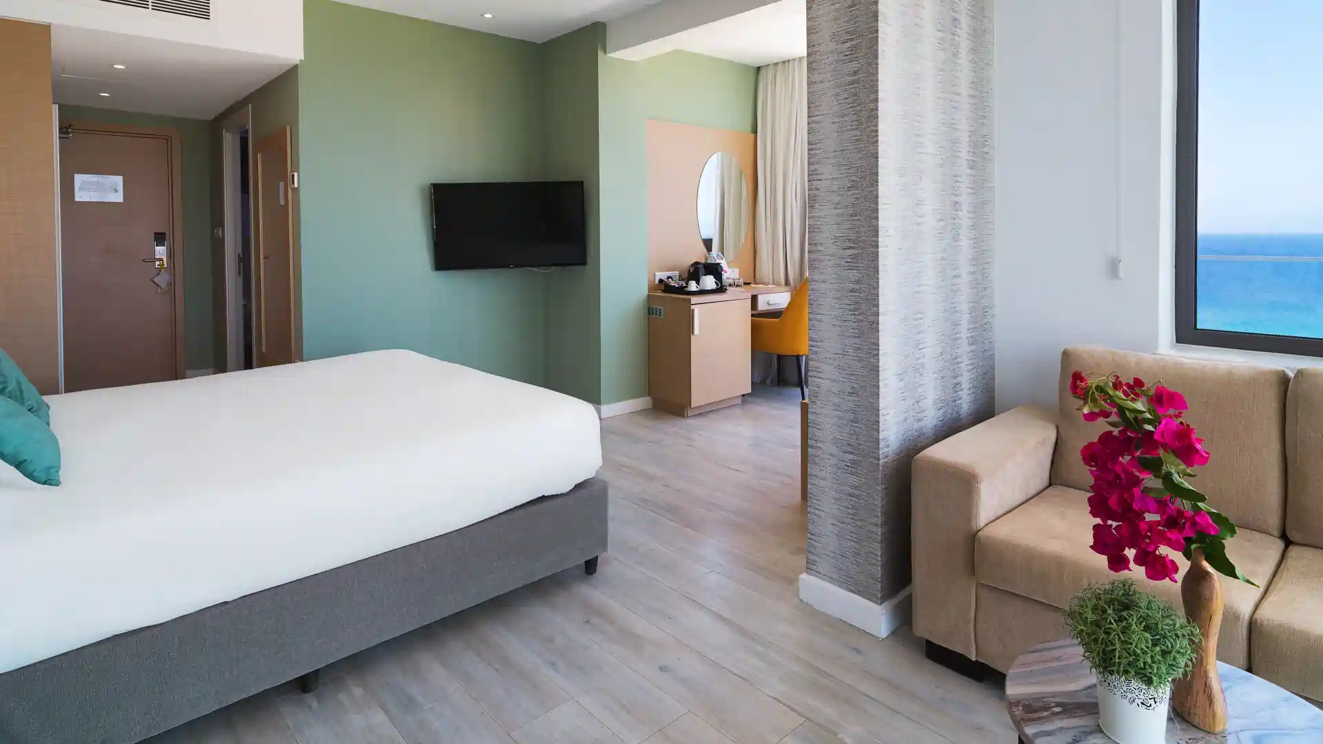 Junior Suite with outdoor hot tub