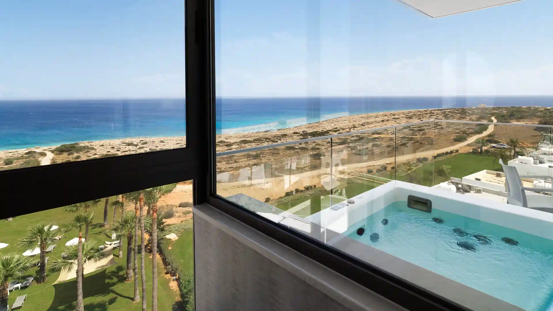 Junior Suite with outdoor hot tub