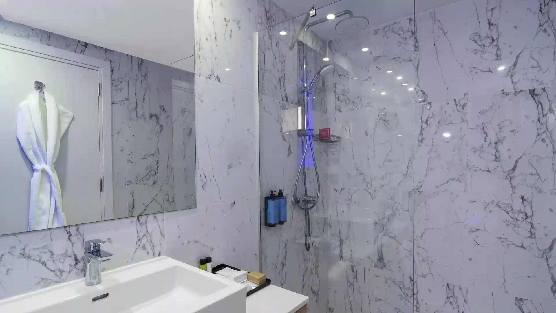 Junior Suite with outdoor hot tub