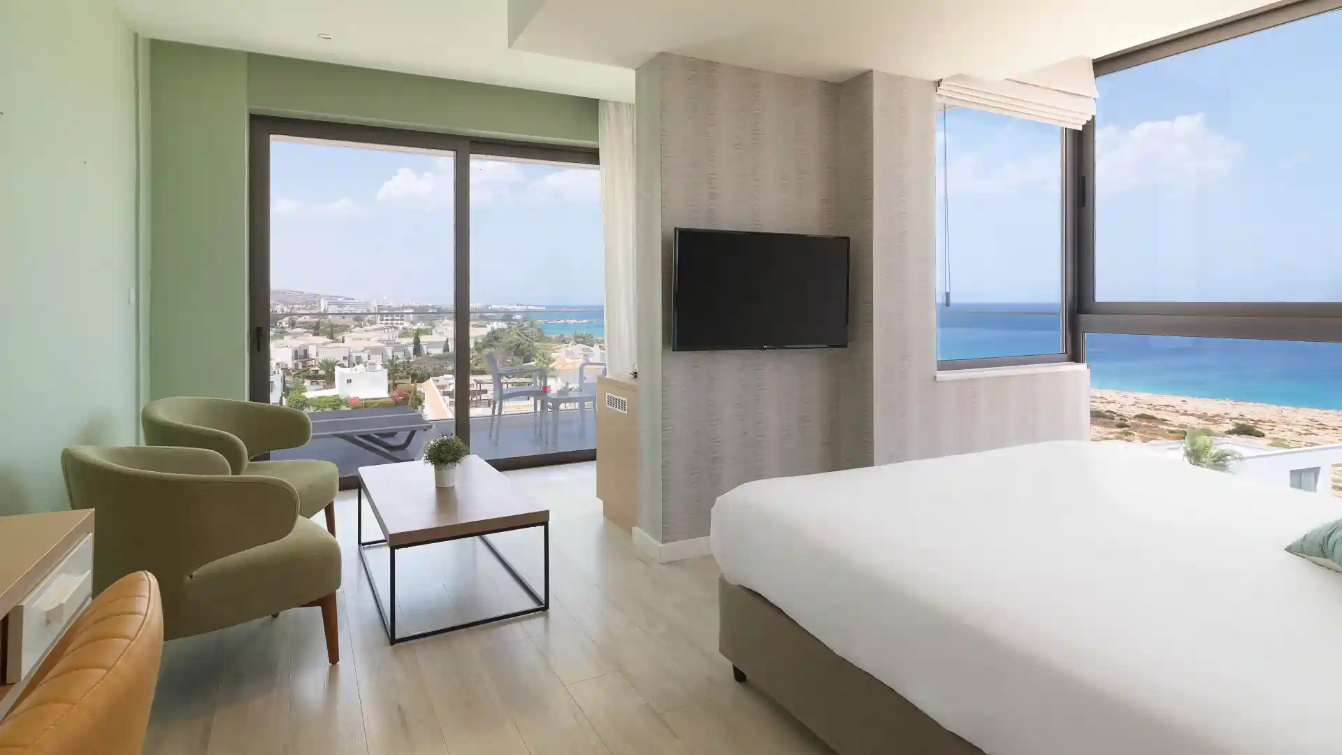 Junior Suite with outdoor hot tub