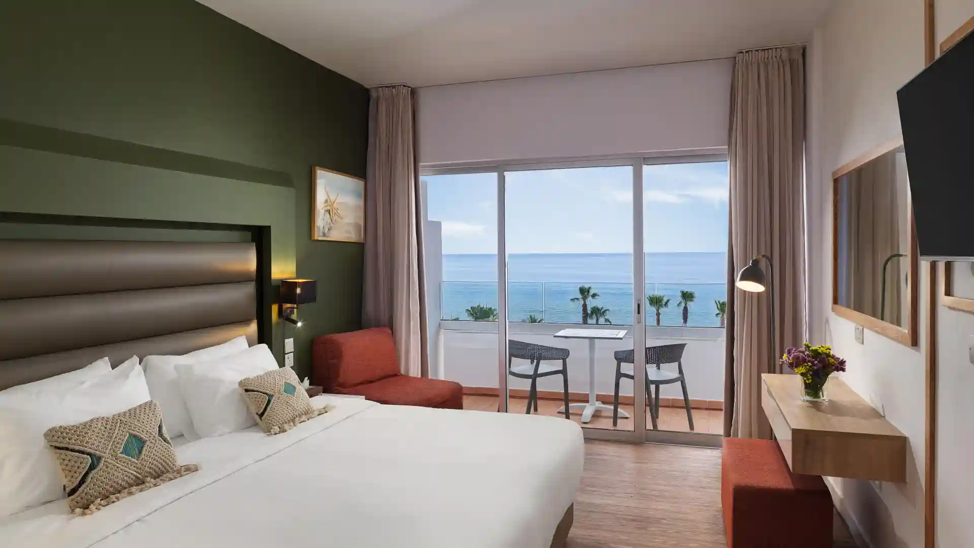 Deluxe Room Sea View with Executive Lounge Access
