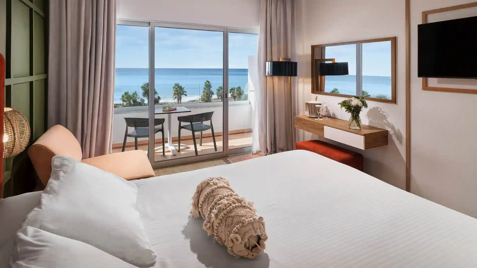 Deluxe Room Sea View with Executive Lounge Access