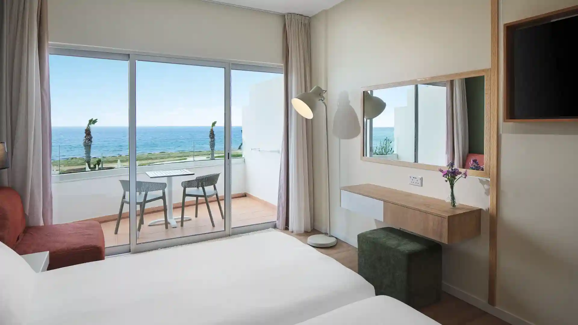 Twin/Double Sea View