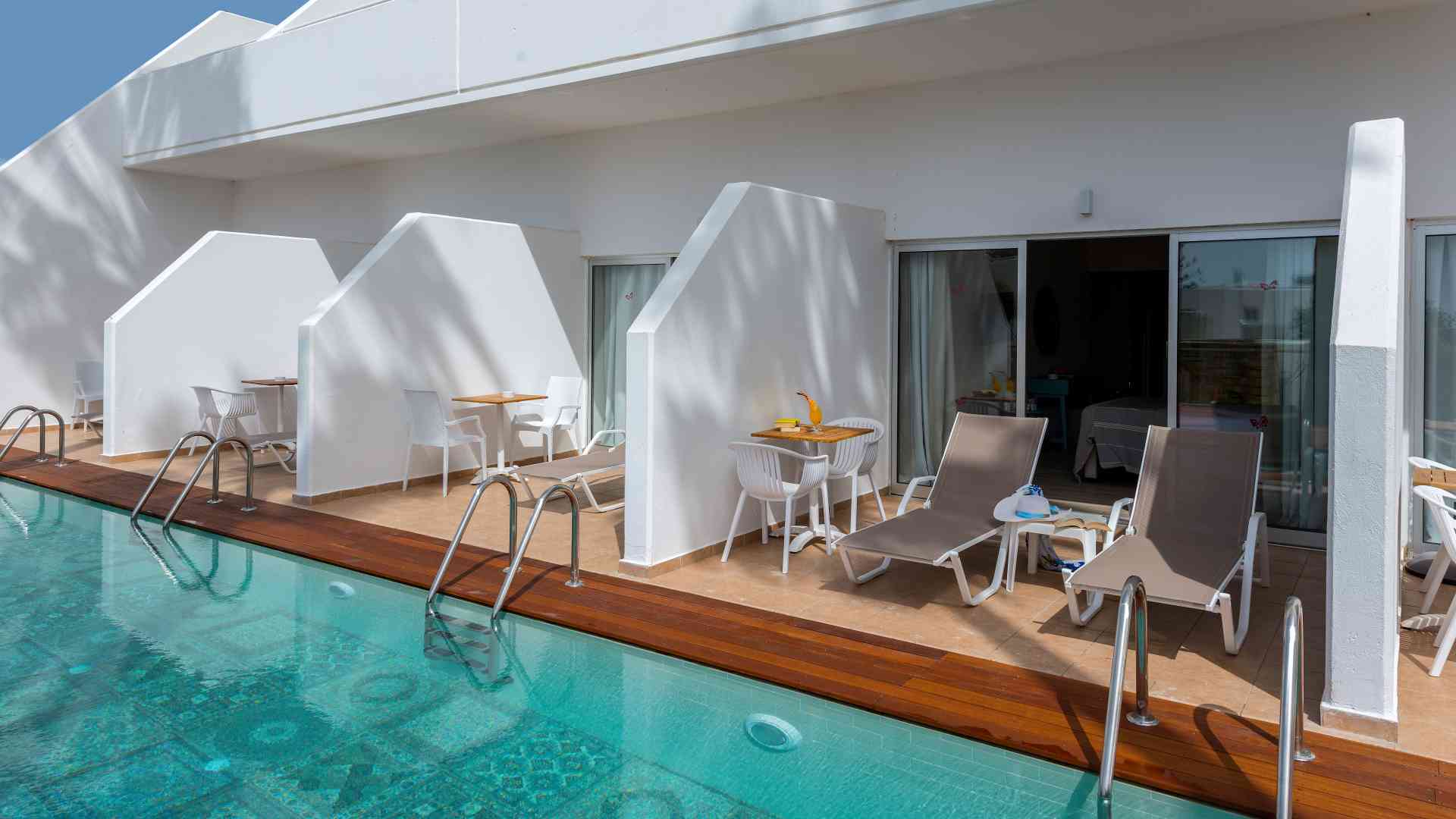 Swim Up Superior Room