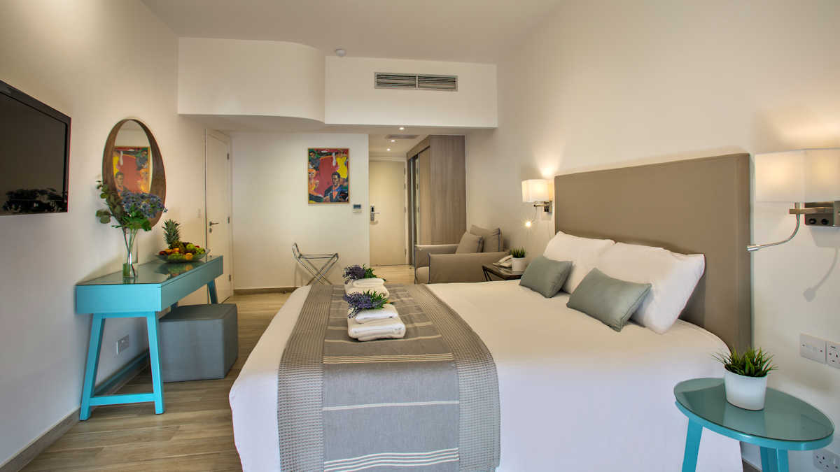 Swim Up Superior Room