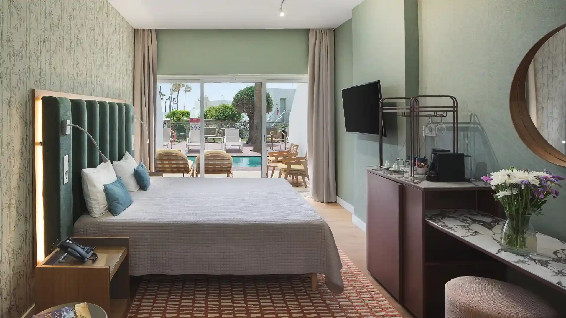 Swim Up Superior Room