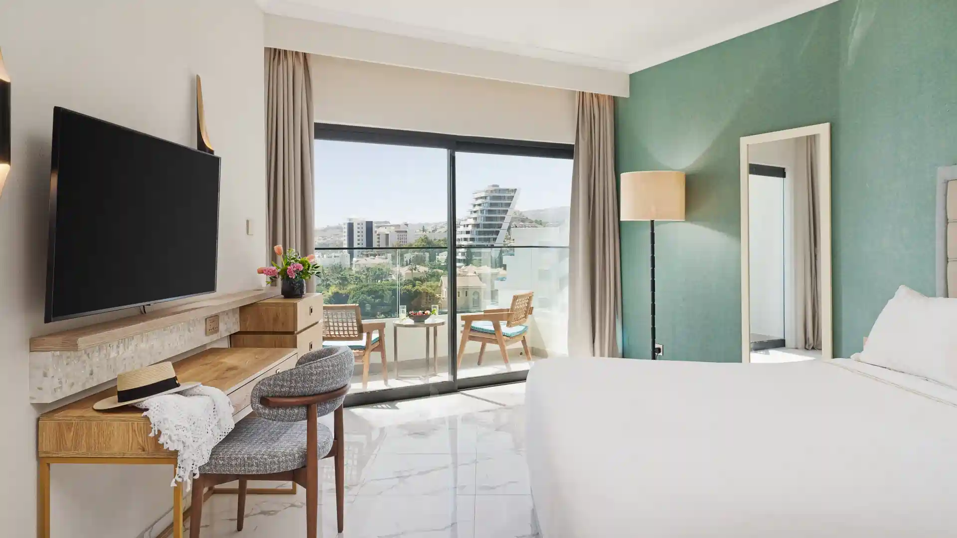Signature One Bedroom Sea View Suite with Hot Tub