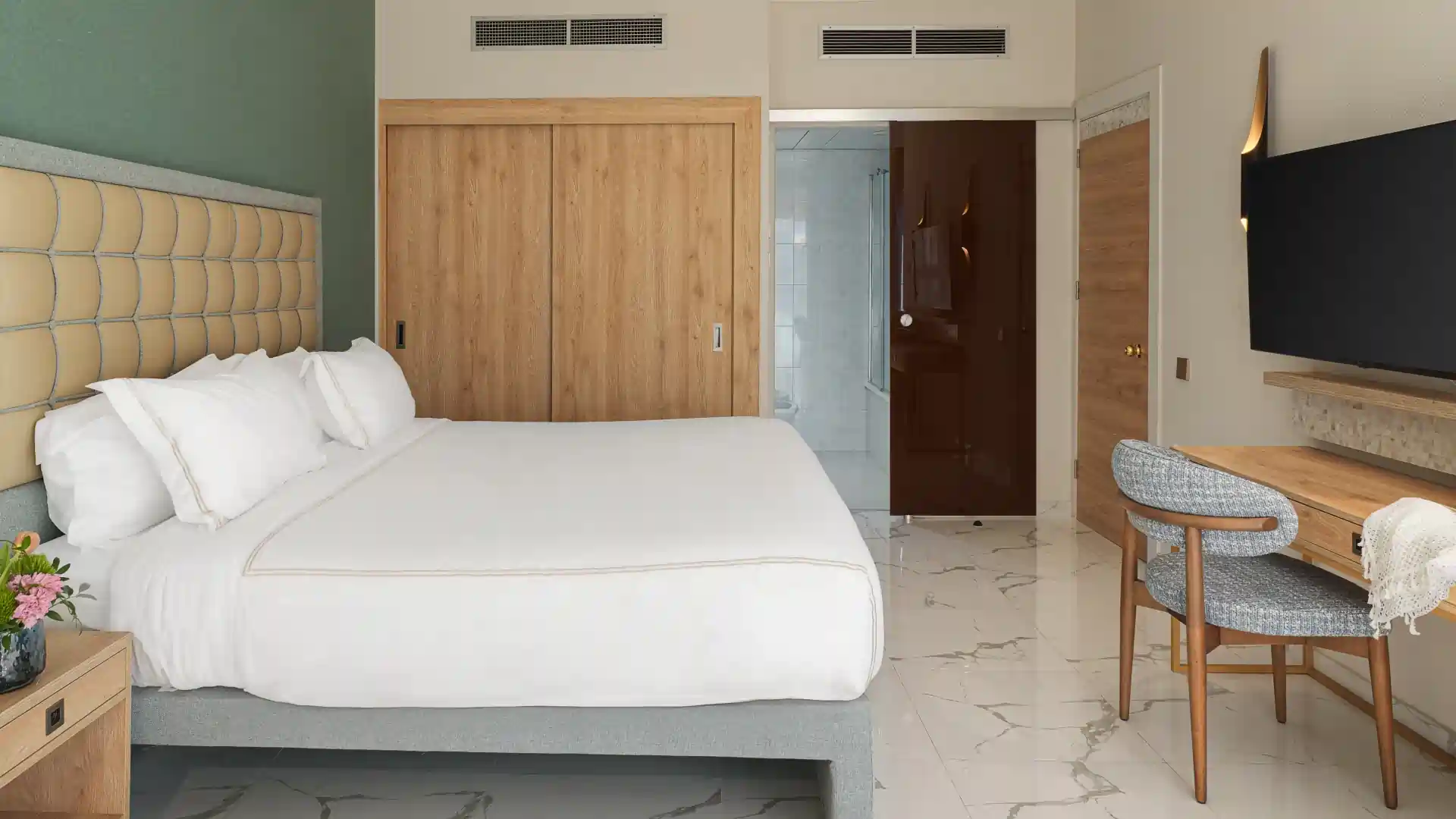 Signature One Bedroom Sea View Suite with Hot Tub