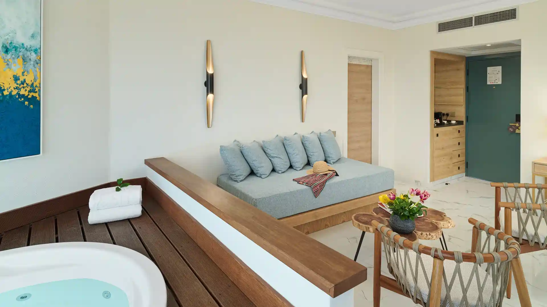Signature One Bedroom Sea View Suite with Hot Tub