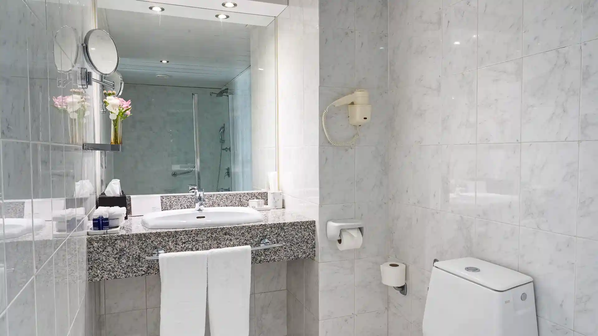 Signature One Bedroom Sea View Suite with Hot Tub