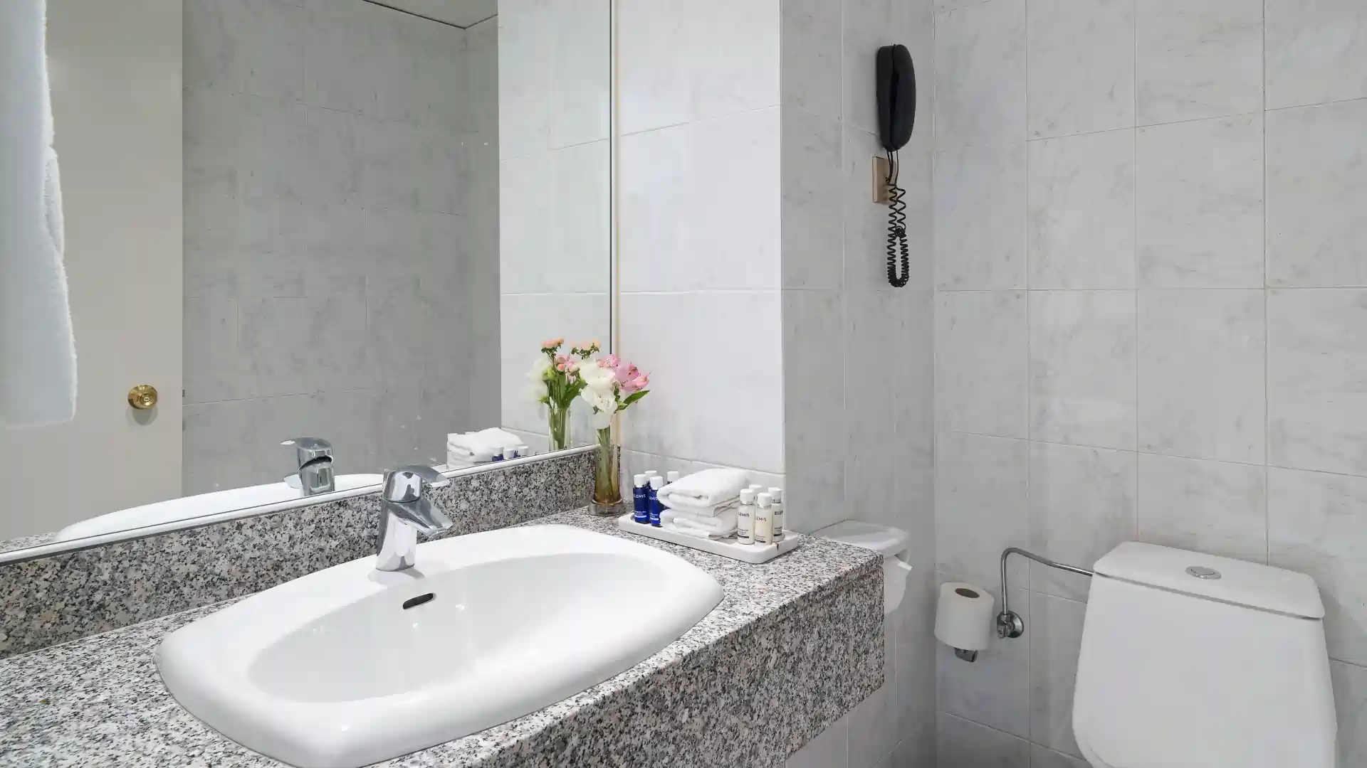 Signature One Bedroom Sea View Suite with Hot Tub