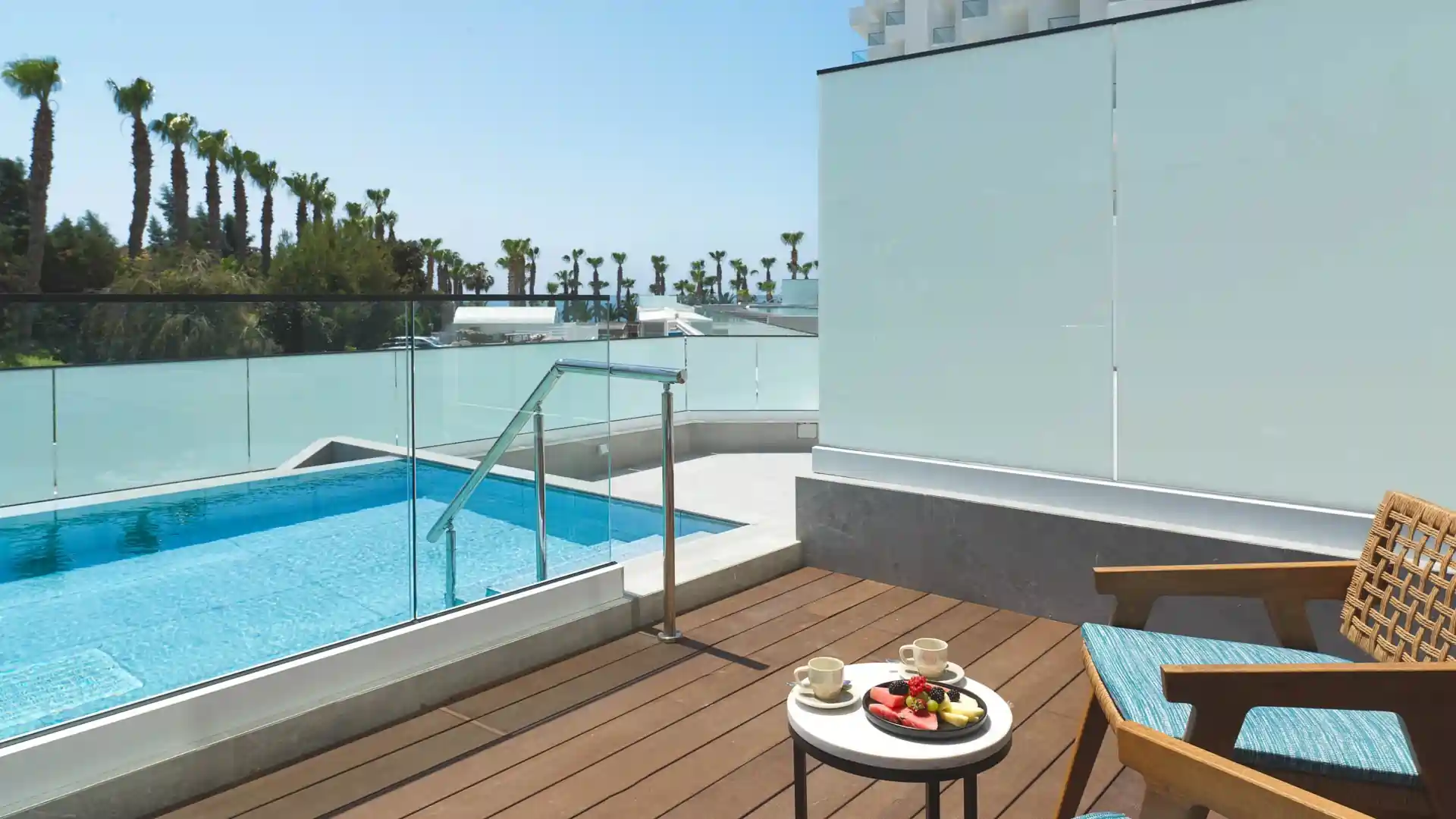 Swim up Garden View Room