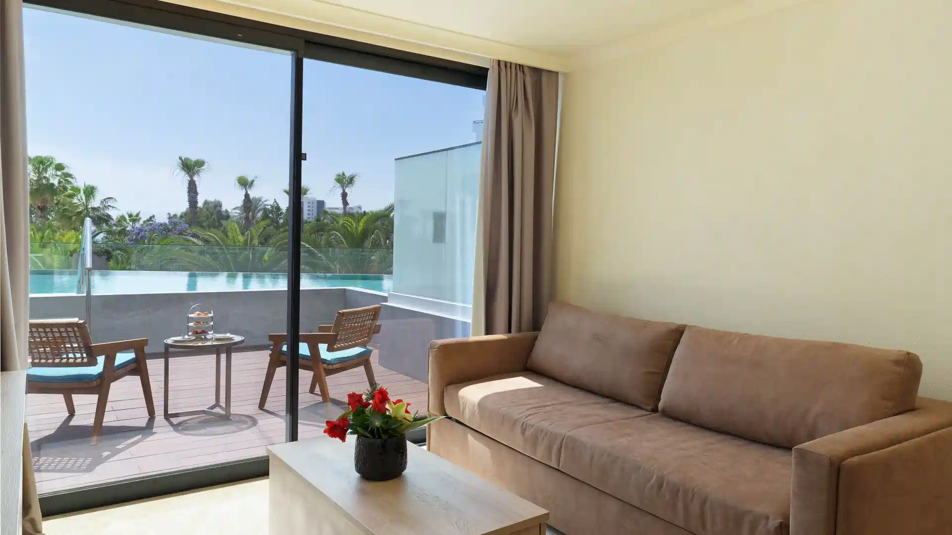 Swim up Junior Suite