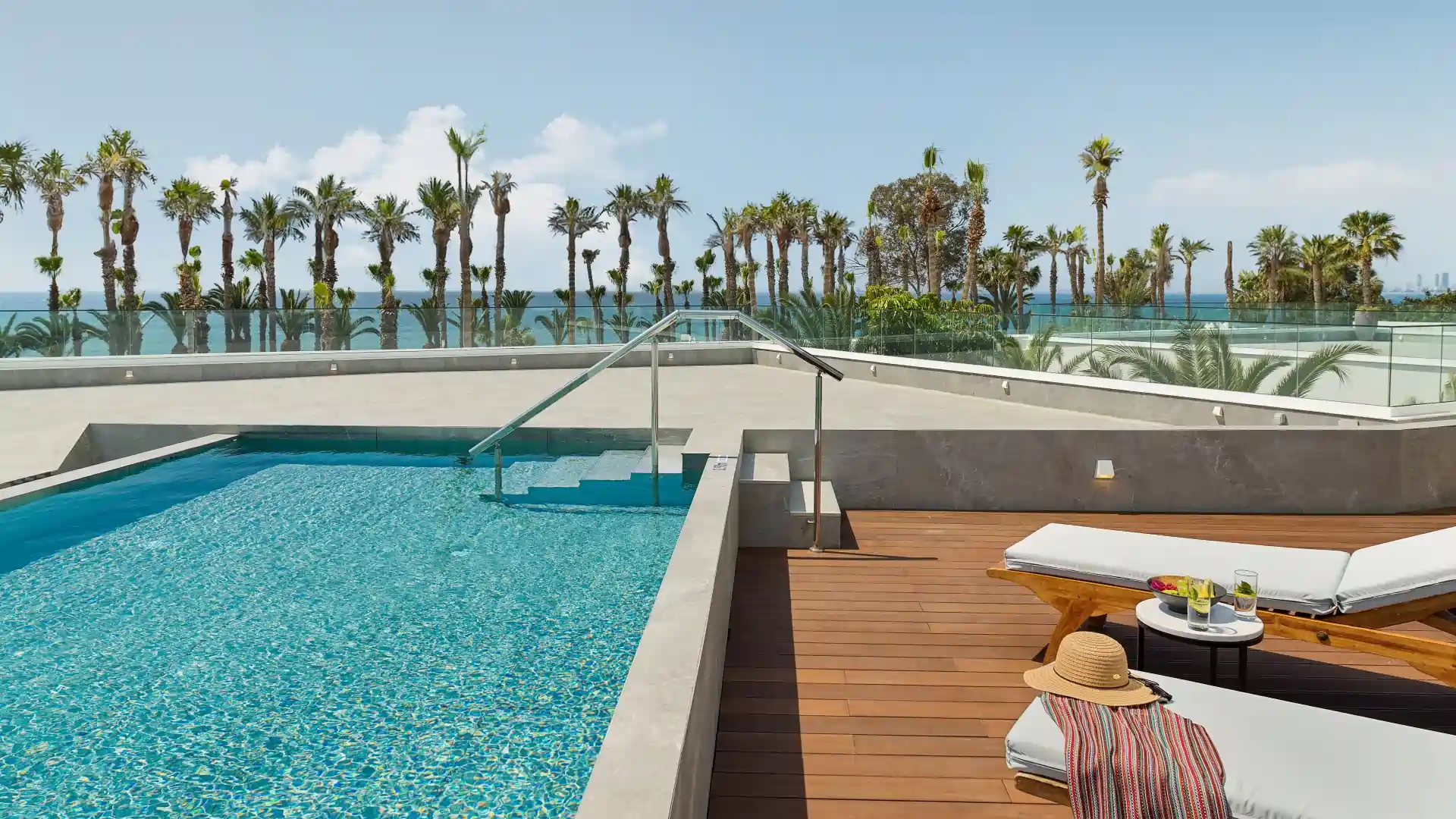 Swim up Junior Suite Sea View