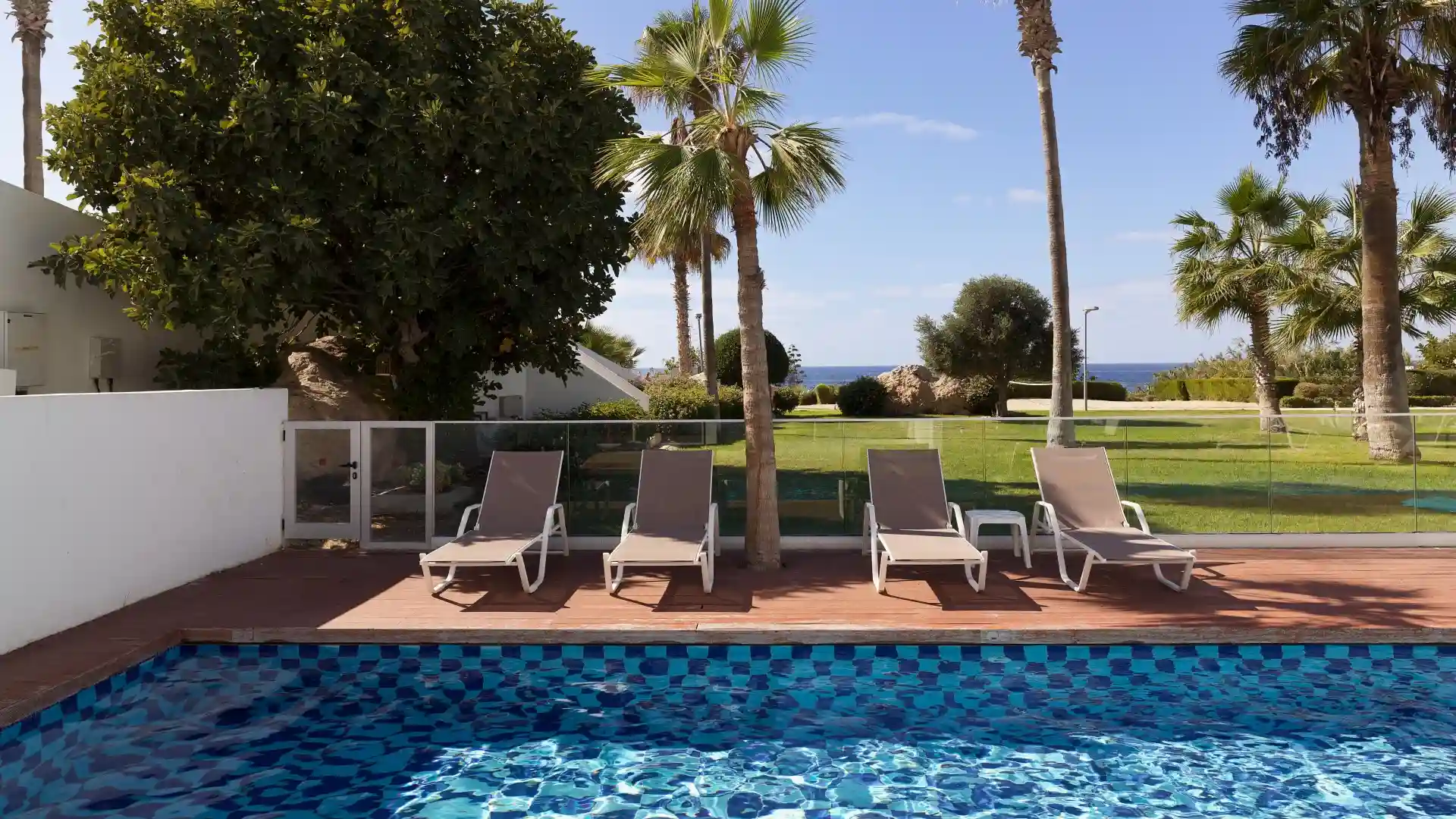 Executive Swim Up Suite