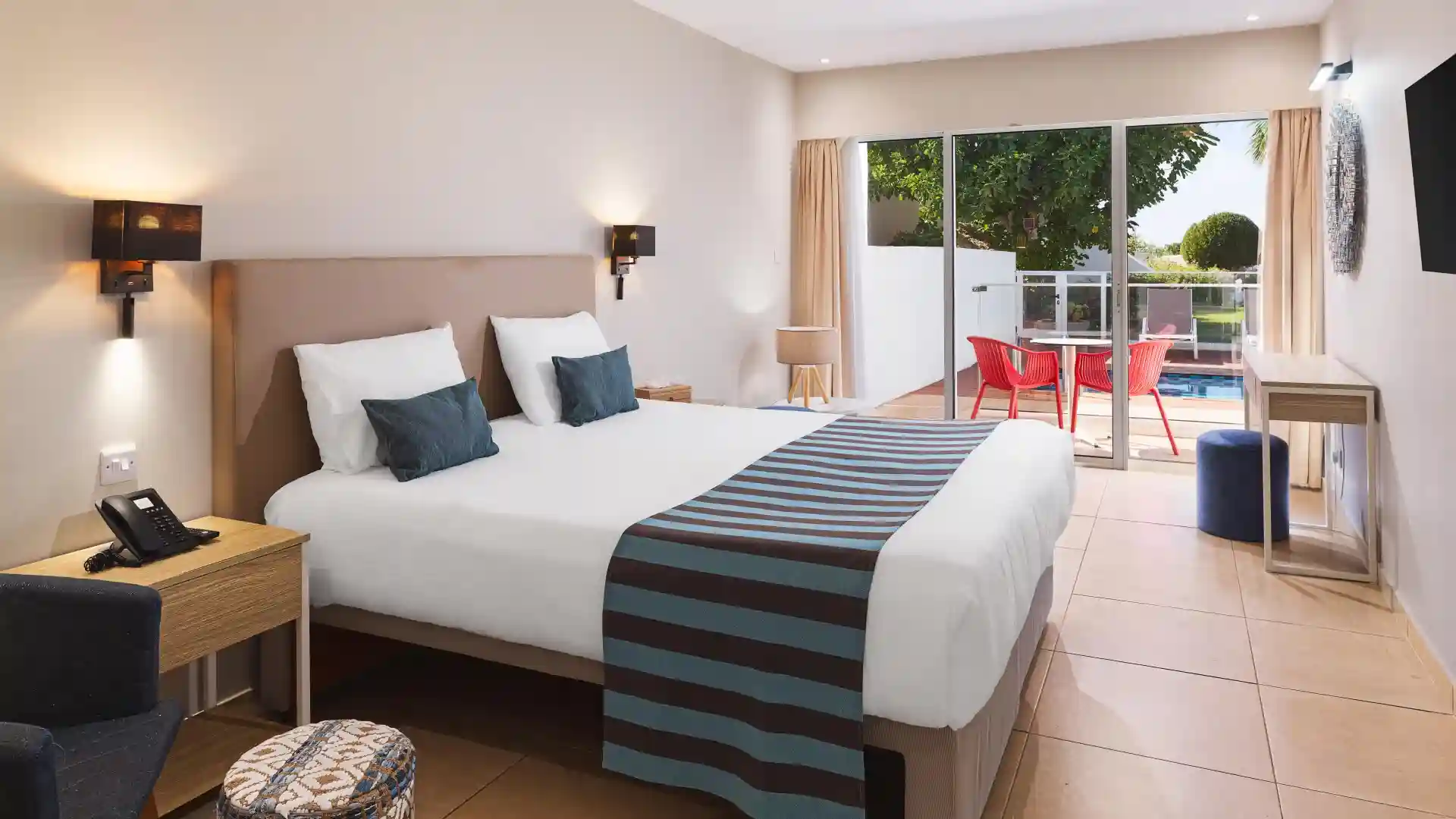 Executive Swim Up Suite