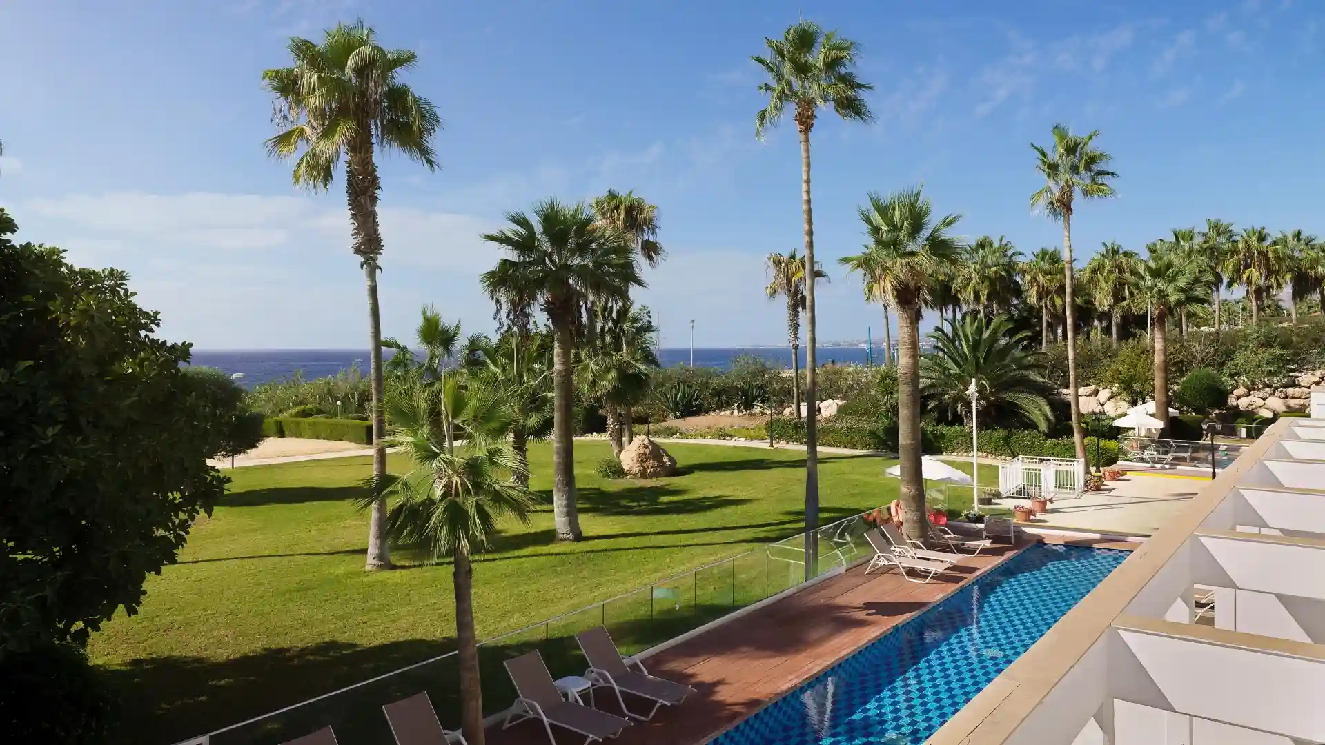 Executive Swim Up Suite