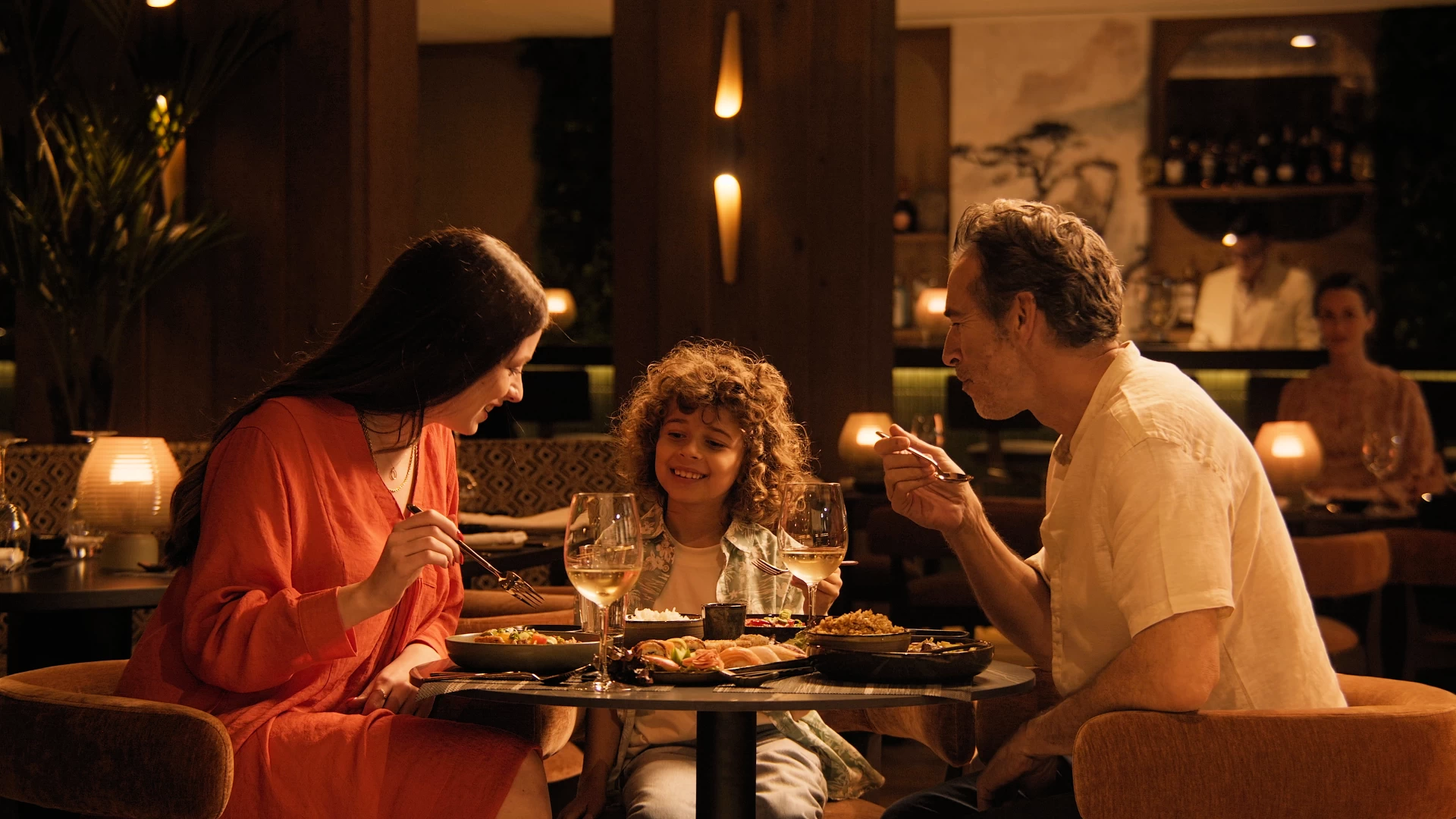 Photo Gallery Photo - familyDiningMadeEasy_01.webp