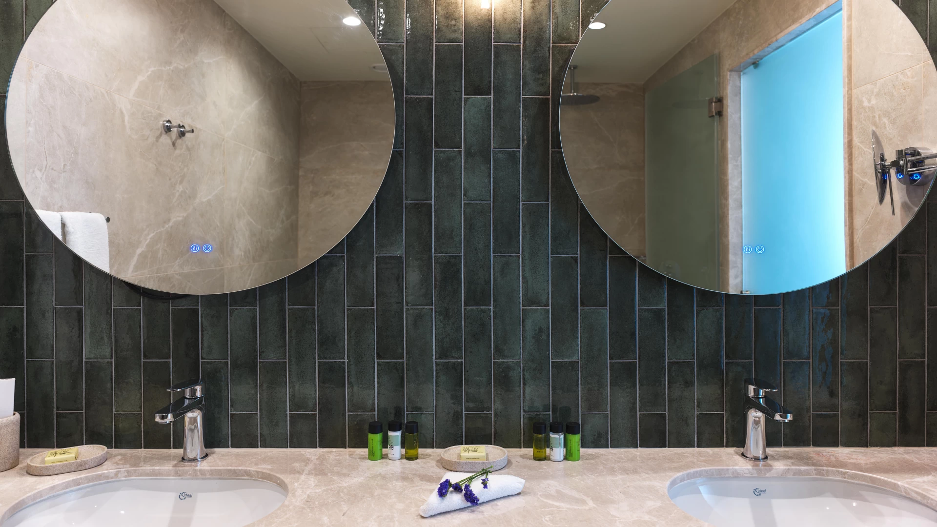 Swim-Up Junior Suite Sea View