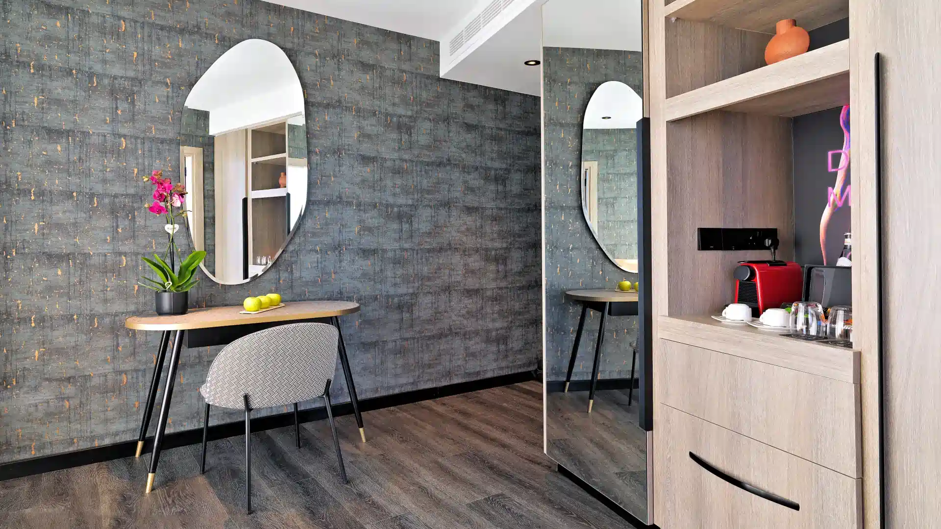 NYX Executive Suite with Business Lounge Access