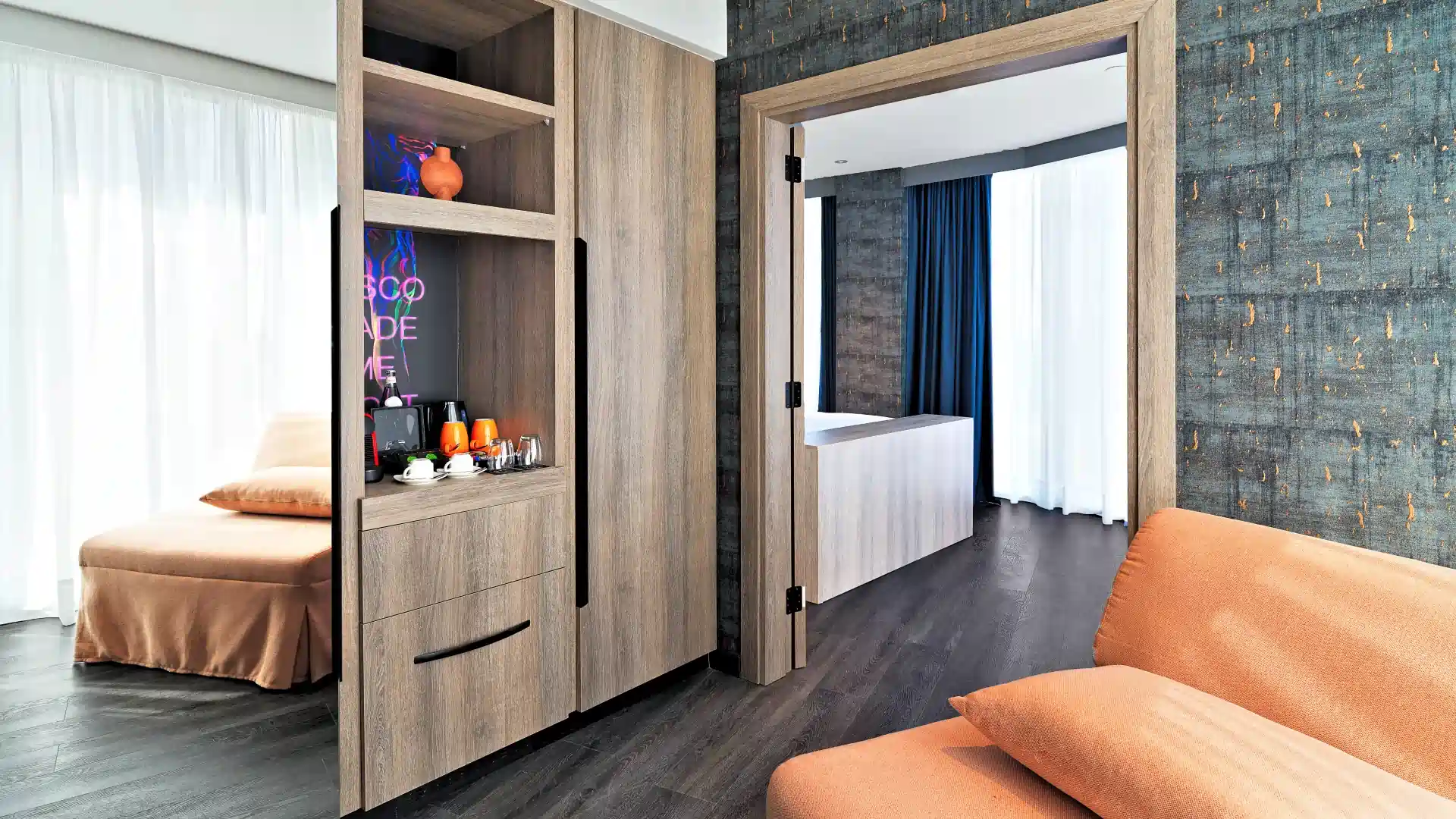 NYX Executive Suite with Business Lounge Access