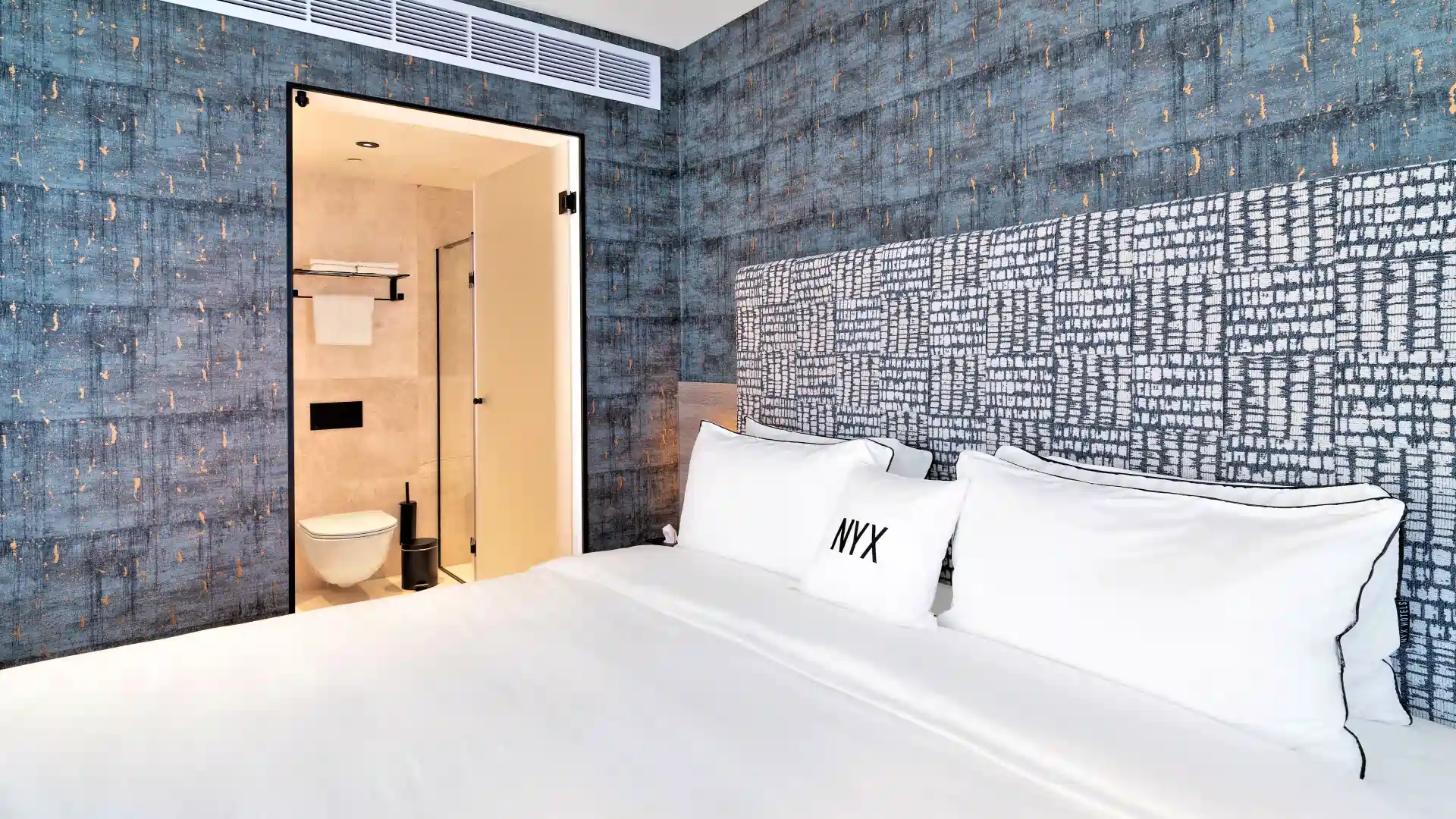 NYX Executive Suite with Business Lounge Access