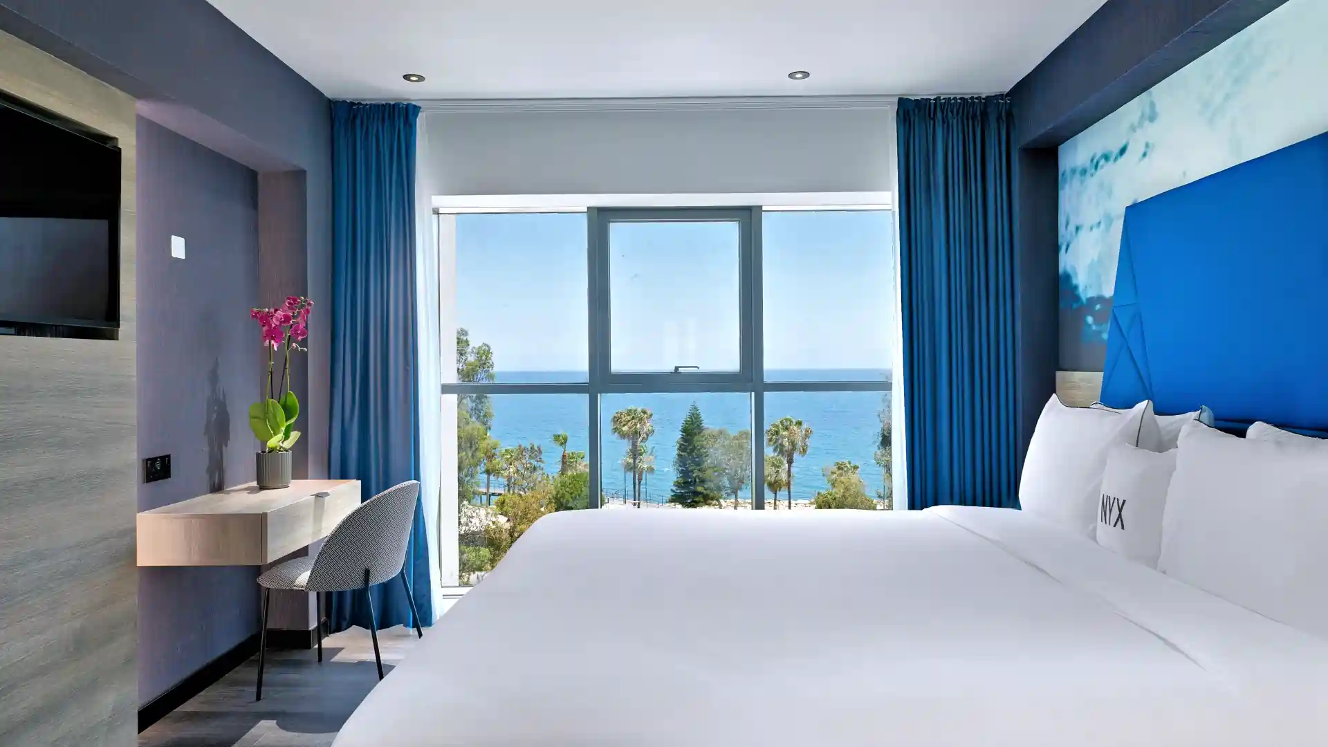 Space Executive Room Front Sea View with Business Lounge Access