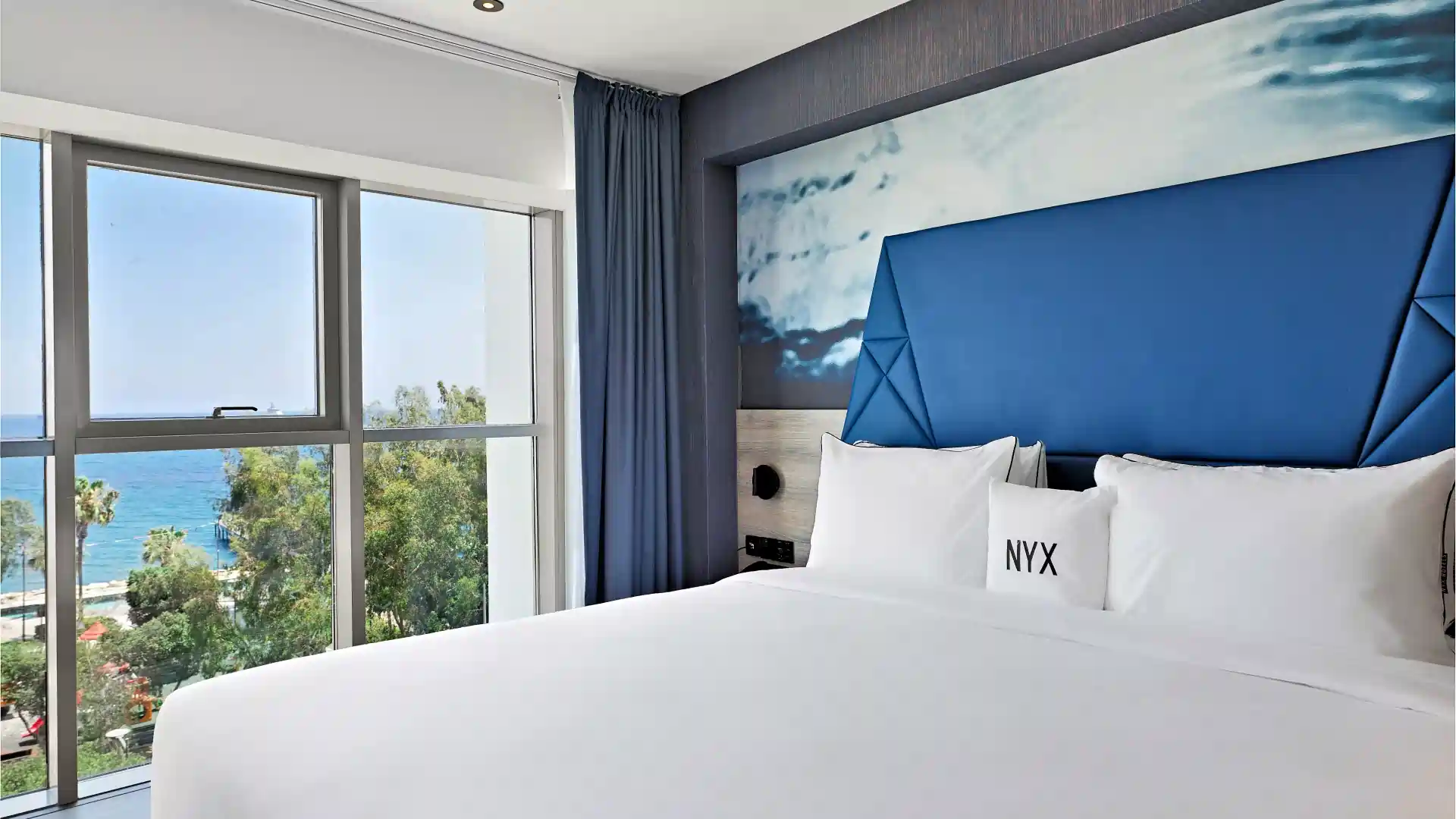 Space Executive Room Front Sea View with Business Lounge Access