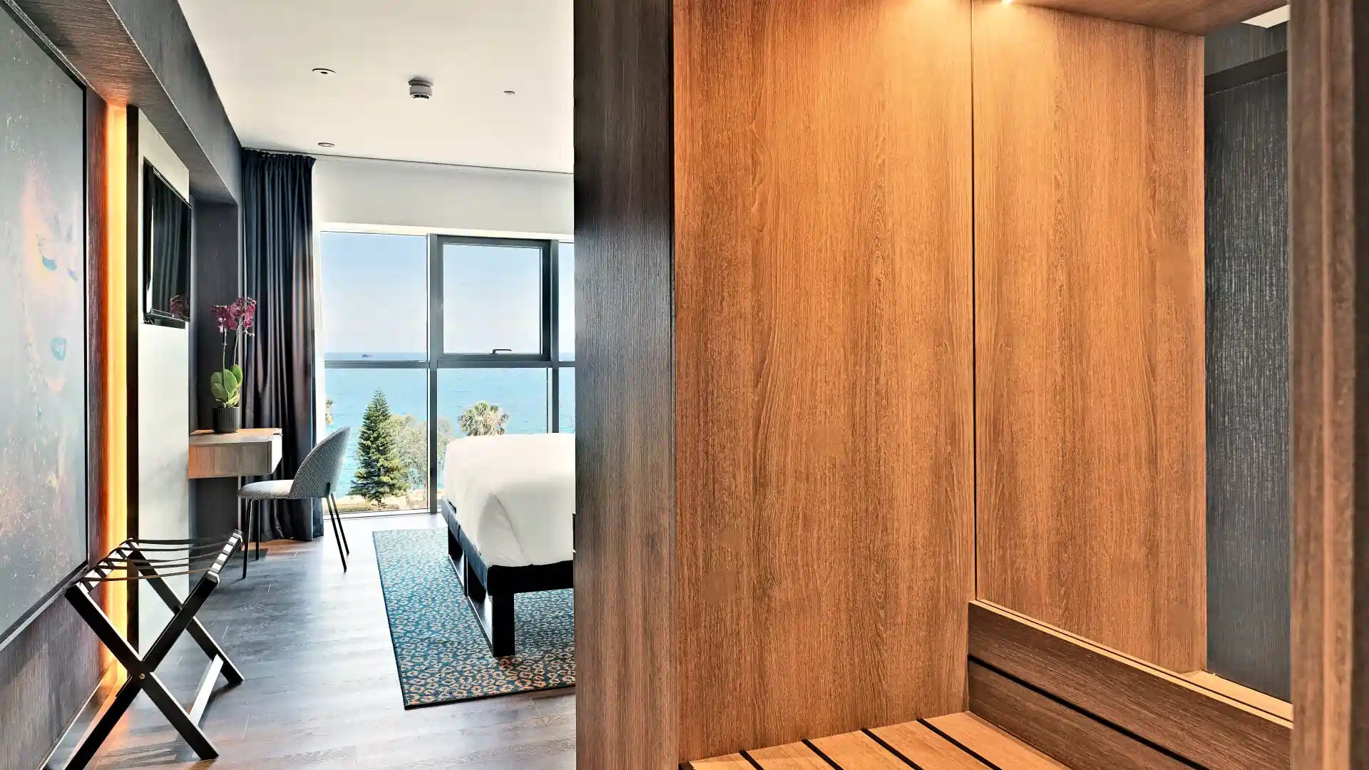 Space Executive Room Front Sea View with Business Lounge Access